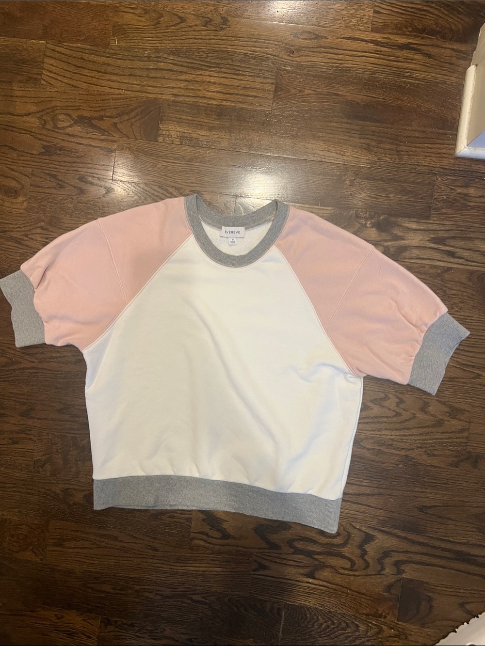 Evereve White Front Pink Raglan Short-Sleeve Sweatshirt with Gray Trim